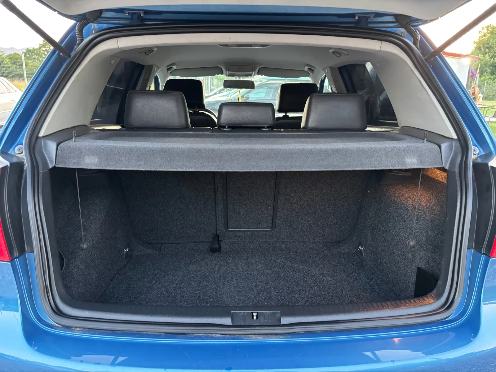 VW Golf 2.0ТДИ/Италия/Кожа/Подгрев/Навигация, снимка 11 - Автомобили и джипове - 54981561