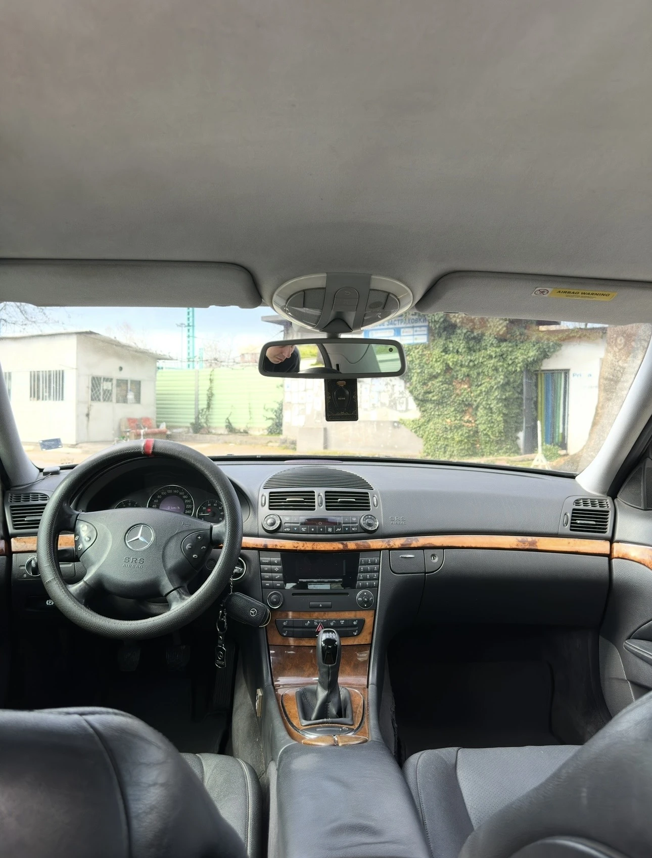Mercedes-Benz E 200, снимка 4 - Автомобили и джипове - 55433321
