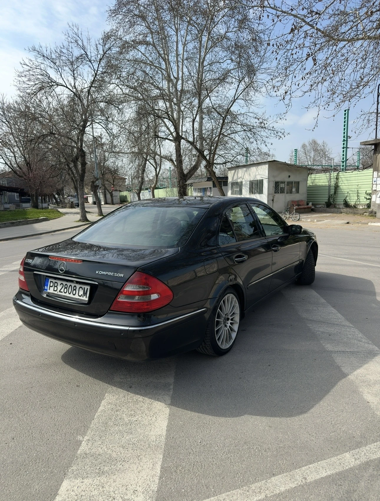 Mercedes-Benz E 200, снимка 3 - Автомобили и джипове - 55433321