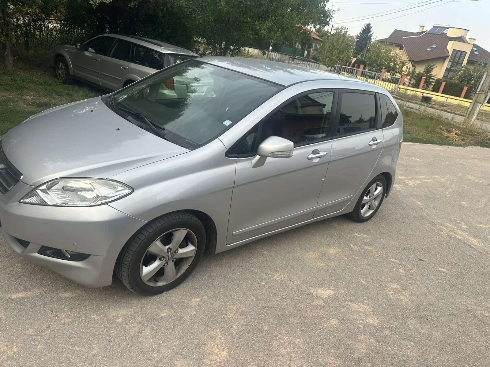 Honda Fr-v 2.2, снимка 2 - Автомобили и джипове - 55943147