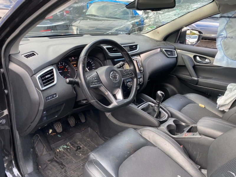 Nissan Qashqai 1.3TCE, снимка 6 - Автомобили и джипове - 48305694