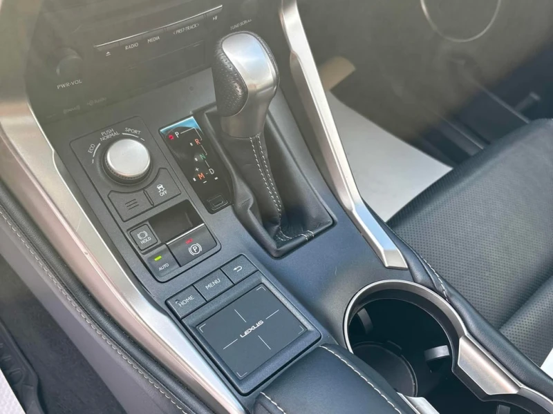 Lexus NX 200t * AWD 4dr * CARFAX * , снимка 14 - Автомобили и джипове - 53022858