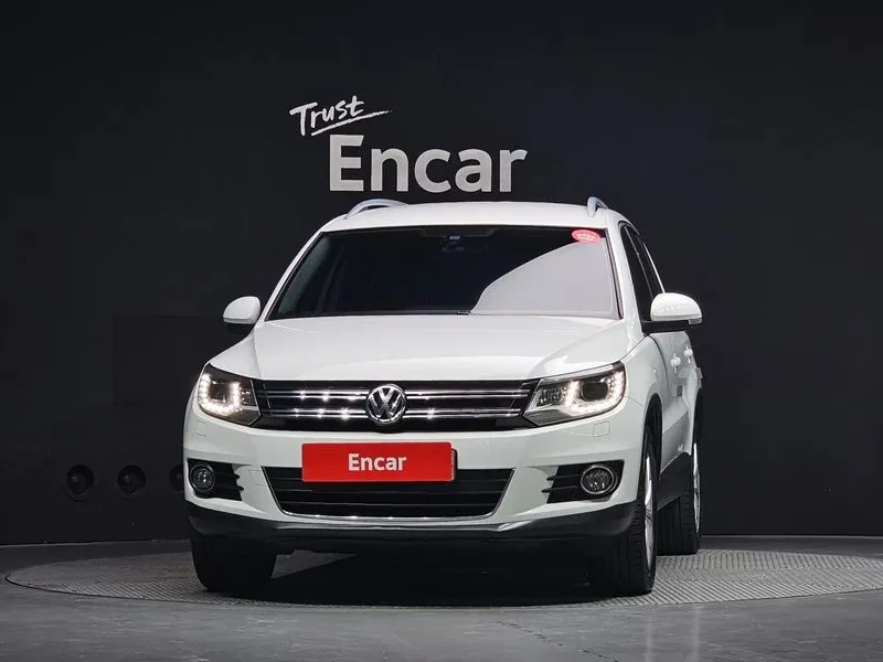 VW Tiguan 2.0 Tdi Comfort, снимка 3 - Автомобили и джипове - 55748622