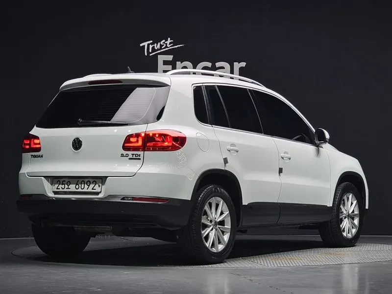 VW Tiguan 2.0 Tdi Comfort, снимка 2 - Автомобили и джипове - 55748622