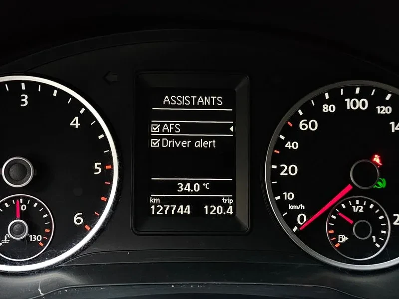 VW Tiguan 2.0 Tdi Comfort, снимка 8 - Автомобили и джипове - 55748622