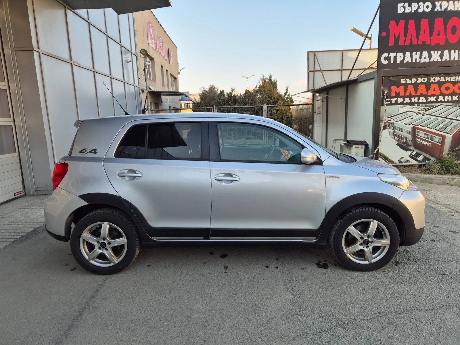 Toyota Urban Cruiser 4х4* 6-Скорости* 100%-Реални-Километри* Климатрони, снимка 4 - Автомобили и джипове - 53849505