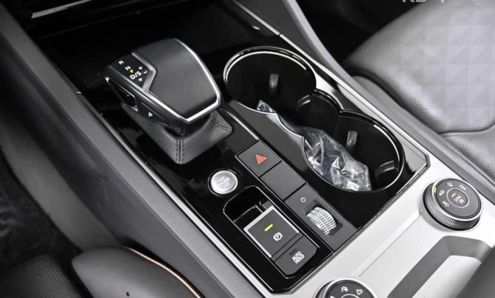 VW Touareg Gen3 3.0 TDI Panorama/Disitron/Обдухване, снимка 9 - Автомобили и джипове - 55088561