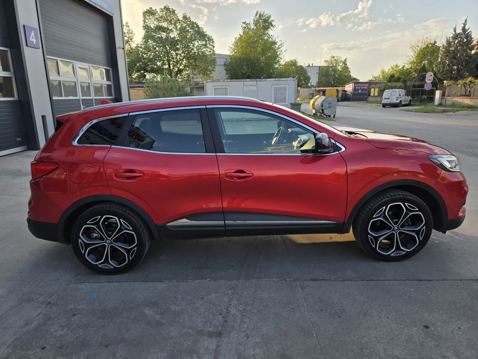 Renault Kadjar Black Edition, снимка 4 - Автомобили и джипове - 55241050