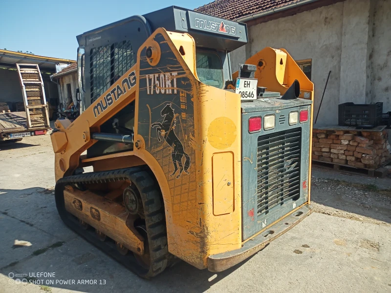 Мини челни товарачи GEHL Mustang 1750RT