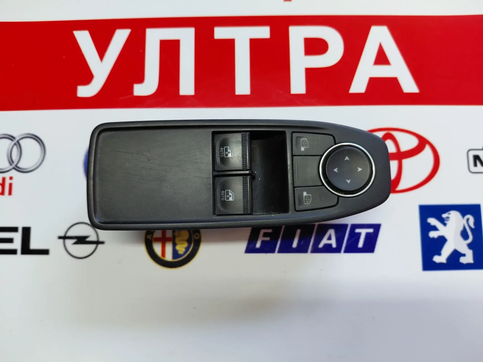 254107073R Превключвател ел.стъкла  / преден ляв  RENAULT CLIO V 