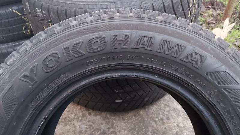 Гуми Зимни 205/70R15, снимка 4 - Гуми и джанти - 27520856