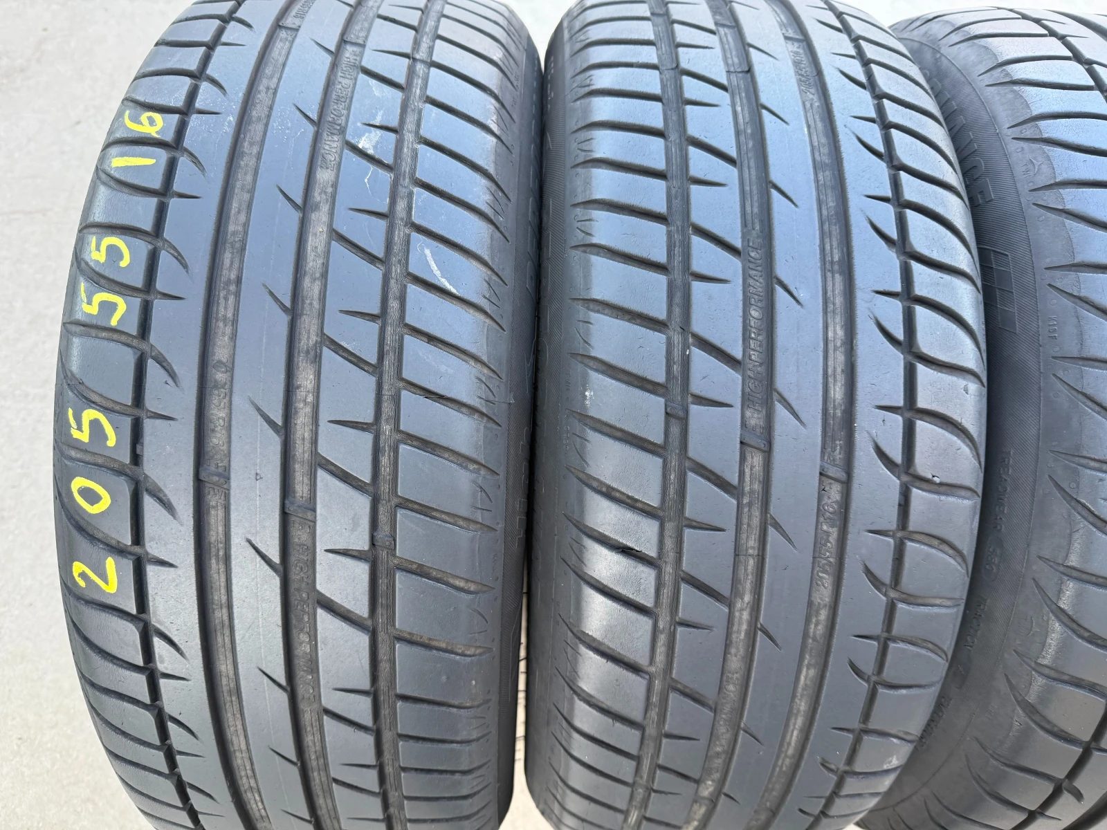 Гуми Летни 205/55R16, снимка 2 - Гуми и джанти - 53837450