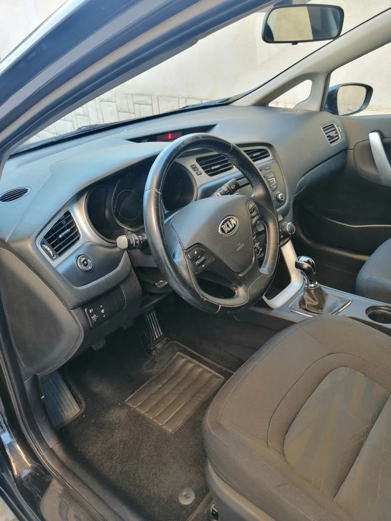 Kia Ceed 1.6 CRDi, снимка 8 - Автомобили и джипове - 47441720