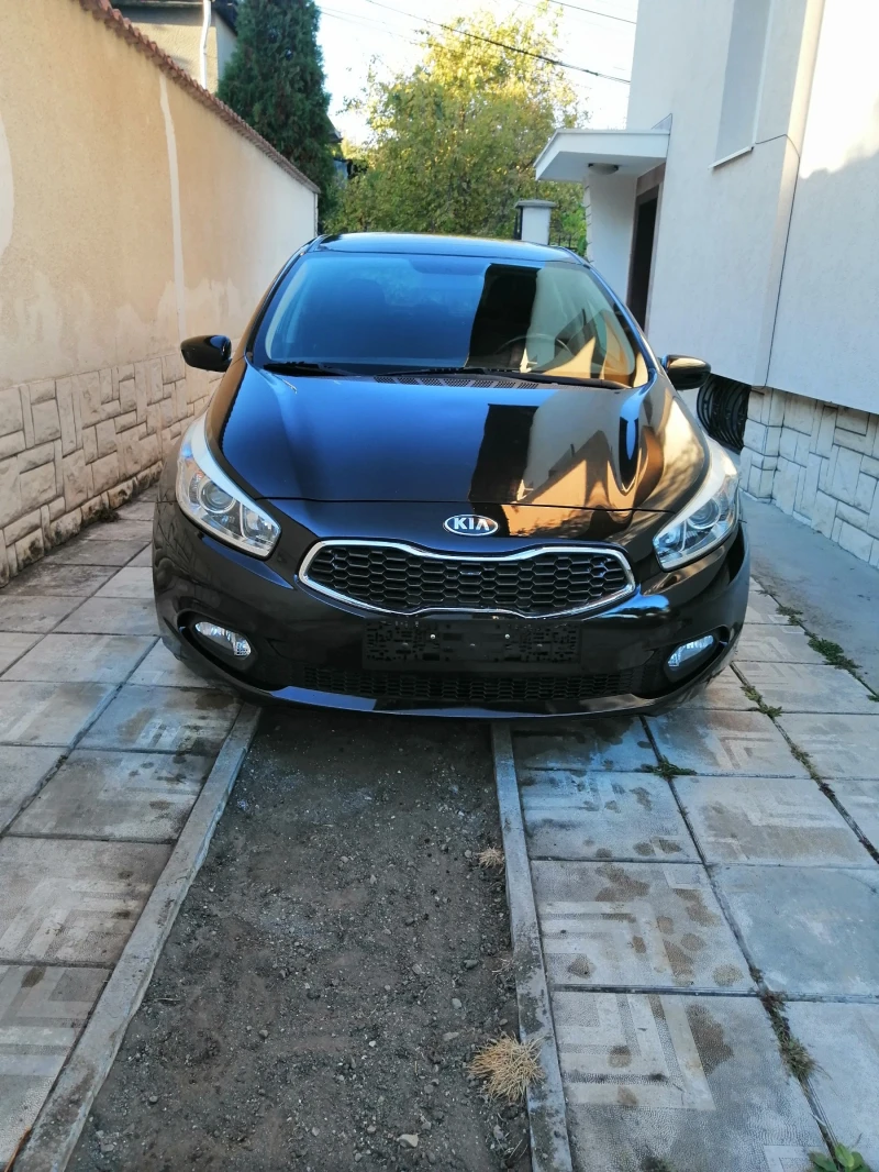 Kia Ceed 1.6 CRDi, снимка 3 - Автомобили и джипове - 47441720