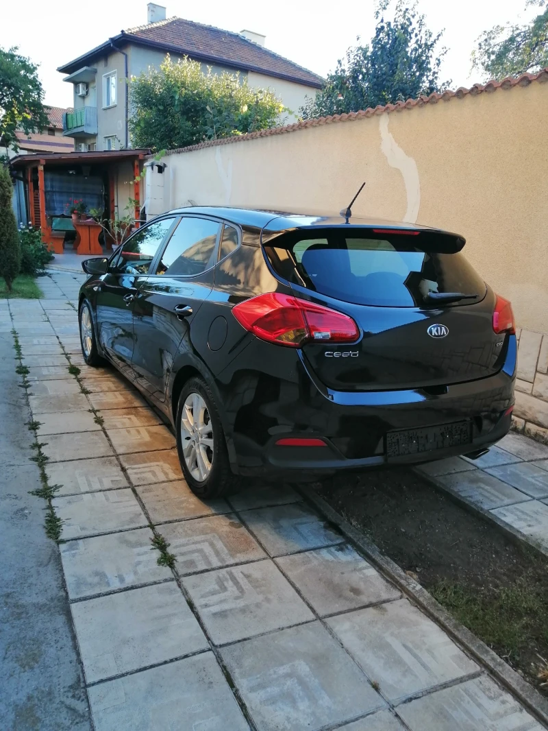 Kia Ceed 1.6 CRDi, снимка 4 - Автомобили и джипове - 47441720