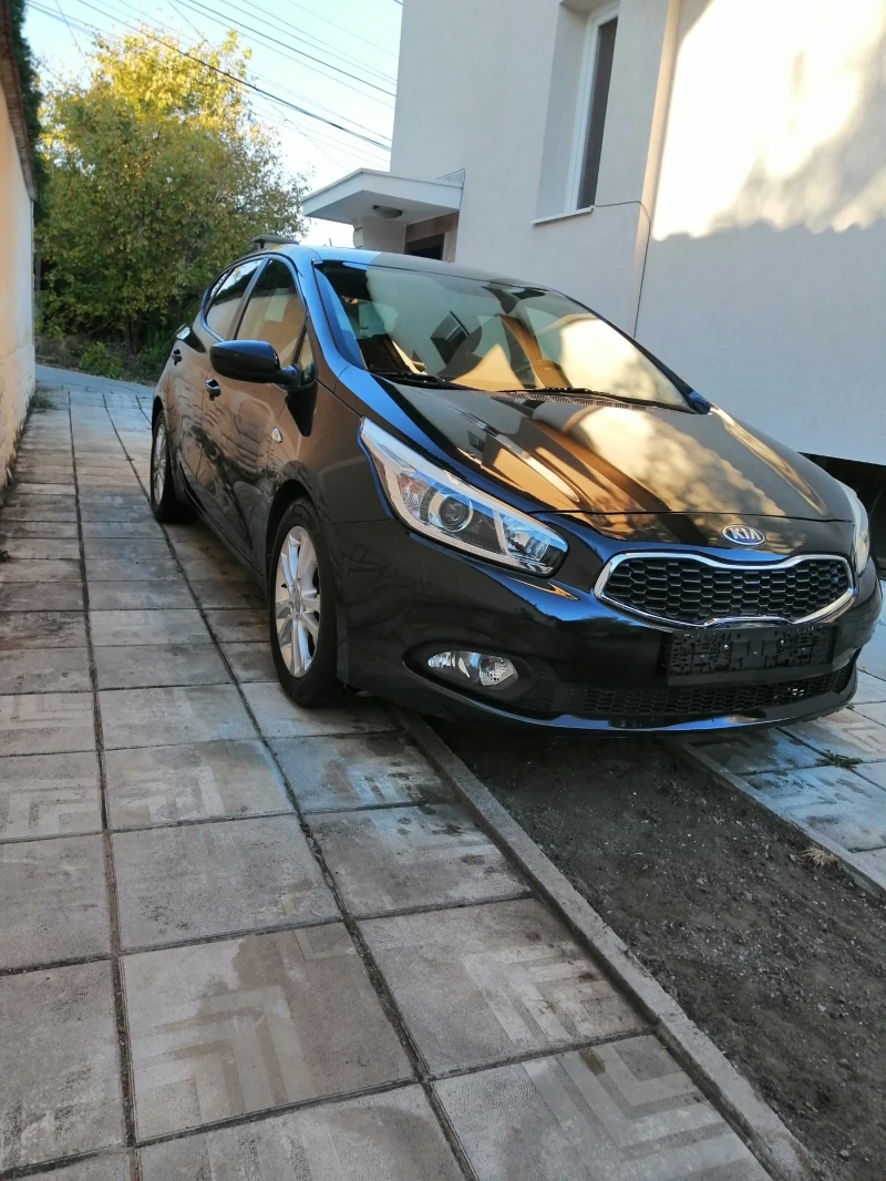 Kia Ceed 1.6 CRDi, снимка 2 - Автомобили и джипове - 47441720