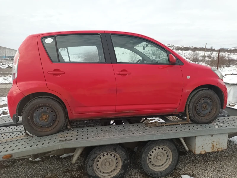 Daihatsu Sirion 1.3 4х4, снимка 3 - Автомобили и джипове - 48681812