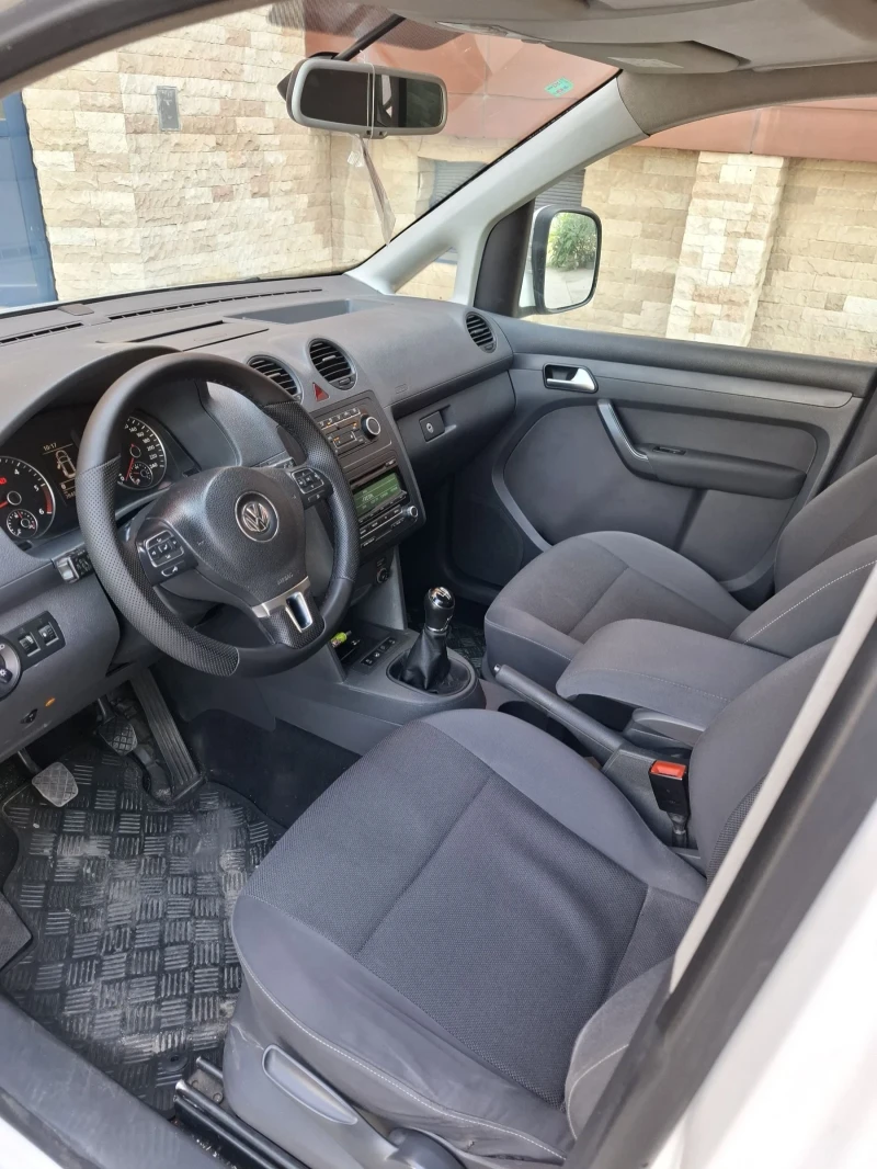 VW Caddy MAXI инвалидна рампа, снимка 8 - Автомобили и джипове - 52037881