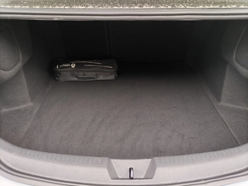 Renault Megane Sedan TCe 140 бензин Stop&Start BVM6, снимка 12 - Автомобили и джипове - 51440547