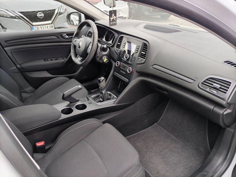 Renault Megane Sedan TCe 140 бензин Stop&Start BVM6, снимка 11 - Автомобили и джипове - 51440547