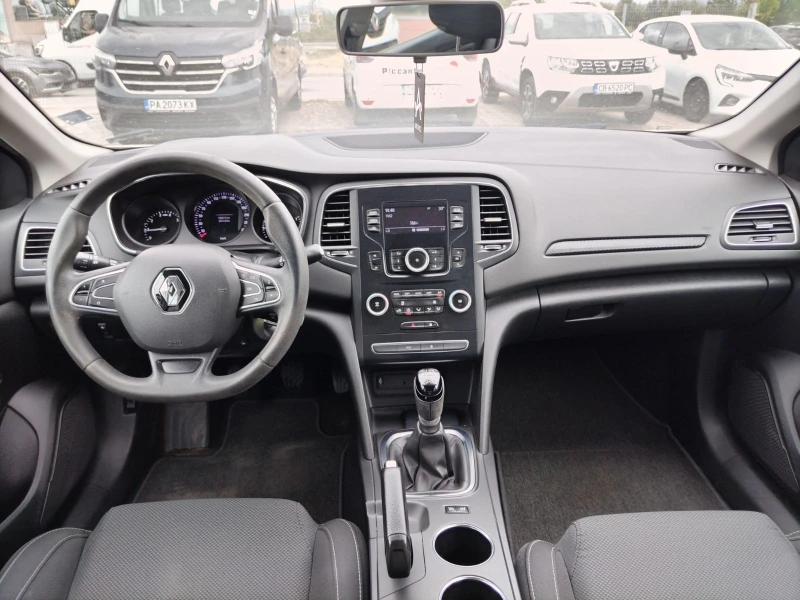 Renault Megane Sedan TCe 140 бензин Stop&Start BVM6, снимка 8 - Автомобили и джипове - 51440547