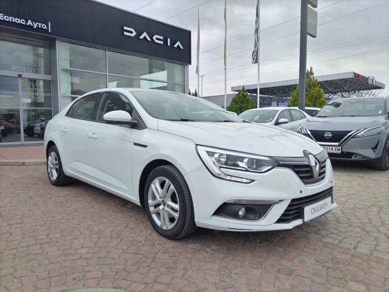 Renault Megane Sedan TCe 140 бензин Stop&Start BVM6, снимка 3 - Автомобили и джипове - 51440547