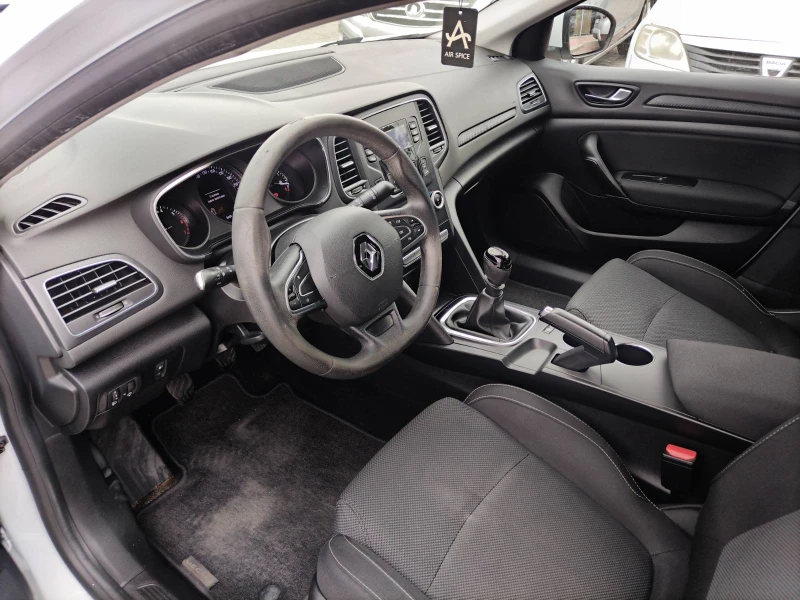 Renault Megane Sedan TCe 140 бензин Stop&Start BVM6, снимка 10 - Автомобили и джипове - 51440547