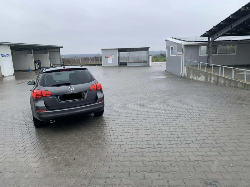 Opel Astra 1.4 Sports Tourer, снимка 4 - Автомобили и джипове - 52898234