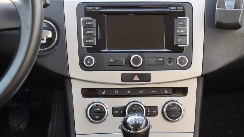 VW Passat B7 2.0TDI, снимка 11 - Автомобили и джипове - 52978778