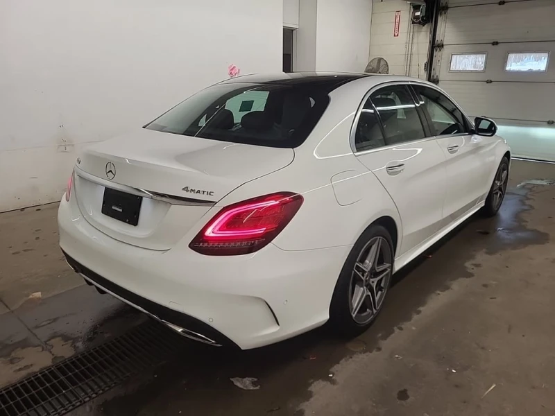 Mercedes-Benz C 300 / AMG PKG / MultiBeam / AMBIENT / PANO / CARFAX, снимка 3 - Автомобили и джипове - 53248853