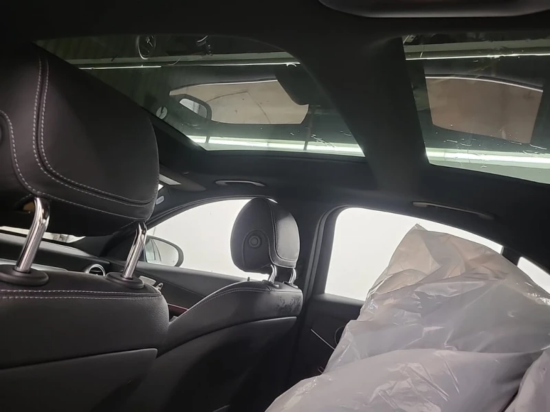 Mercedes-Benz C 300 / AMG PKG / MultiBeam / AMBIENT / PANO / CARFAX, снимка 14 - Автомобили и джипове - 53248853