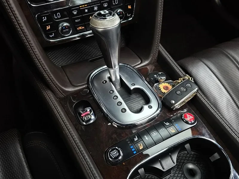 Bentley Flying Spur 6.0 - САМО 30% АВАНС, снимка 9 - Автомобили и джипове - 56222658
