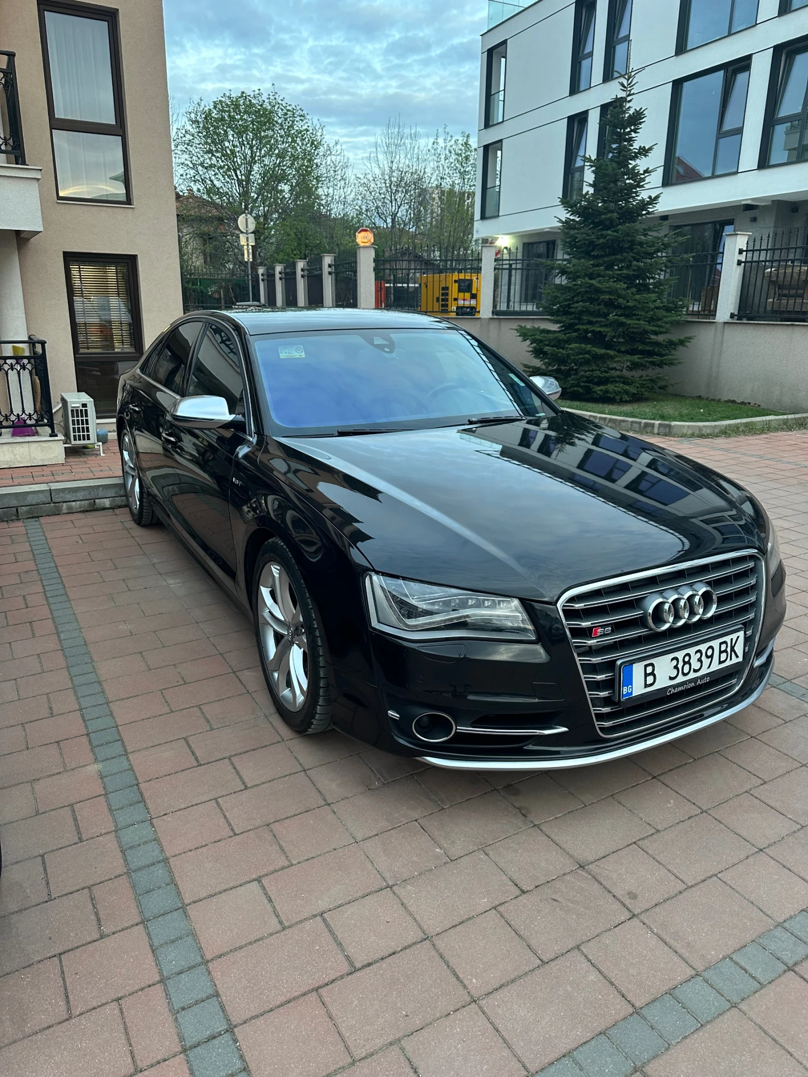 Audi S8  - изображение 2