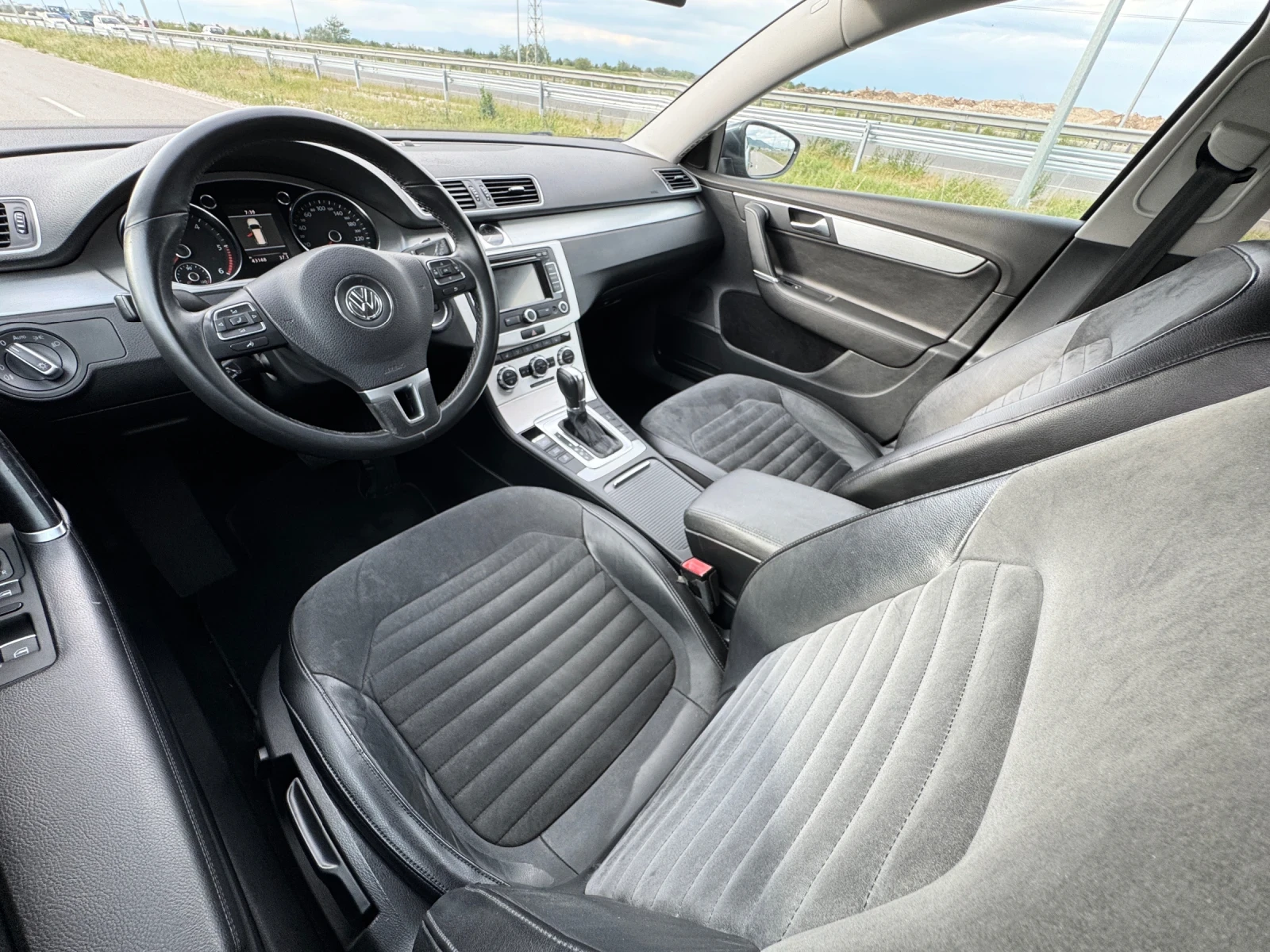 VW Passat 2.0 TDI / DSG / HIGHLINE / NAVI / KOJA / PODGREV - изображение 10