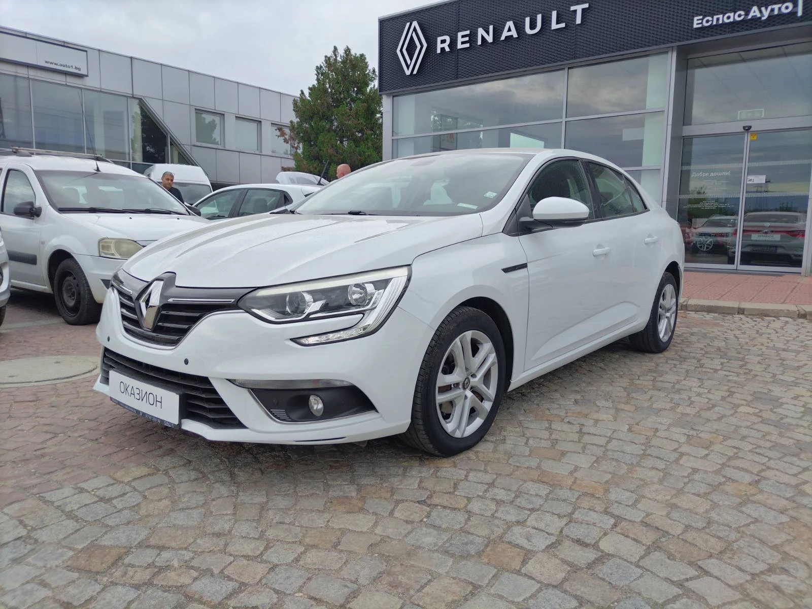Renault Megane Sedan TCe 140  Stop&Start BVM6 | Mobile.bg   1
