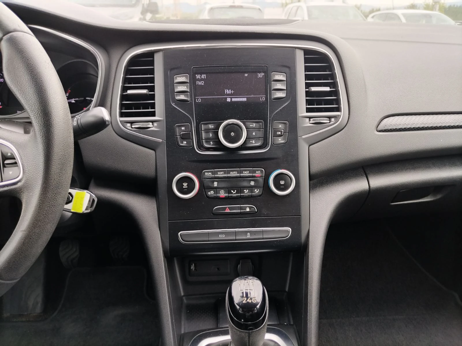 Renault Megane Sedan TCe 140 бензин Stop&Start BVM6 - изображение 9
