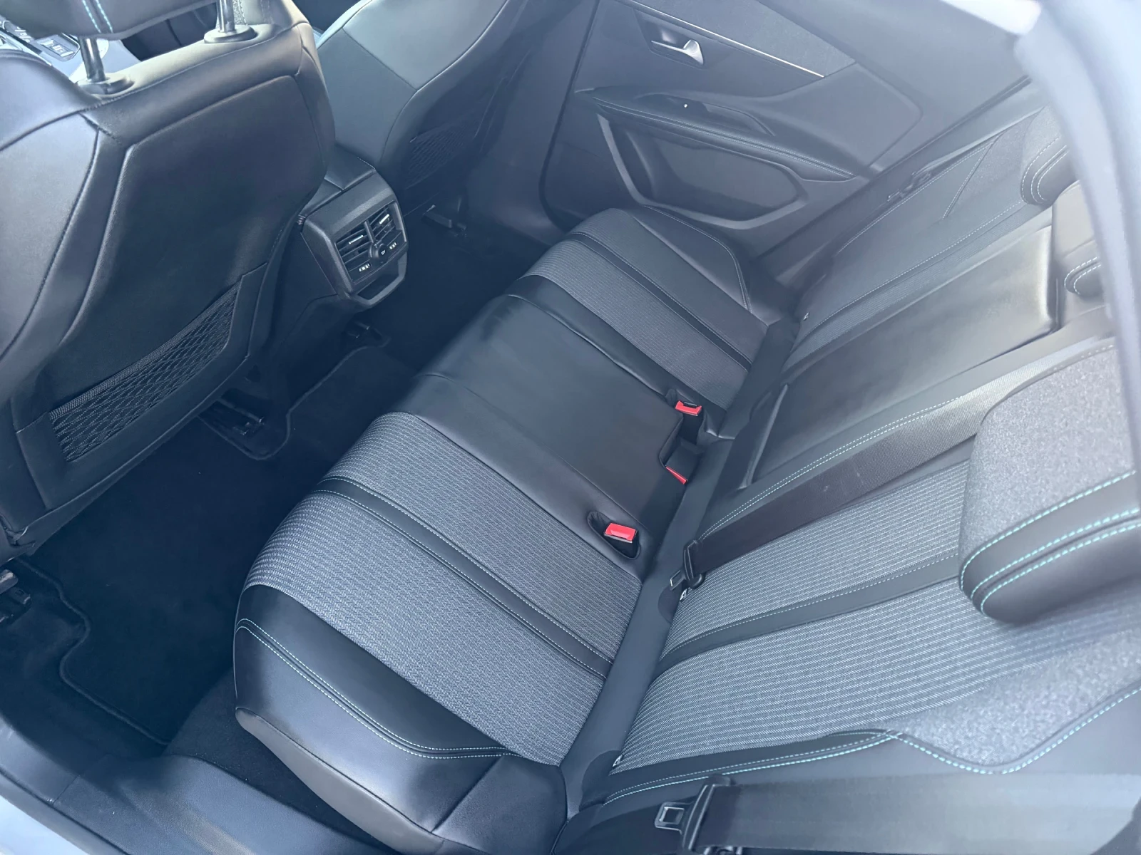 Peugeot 3008 ALLURE / АВТОМАТИК / ЕВРО6 / ДИСТРОНИК / 95 000 км, снимка 12 - Автомобили и джипове - 53748918