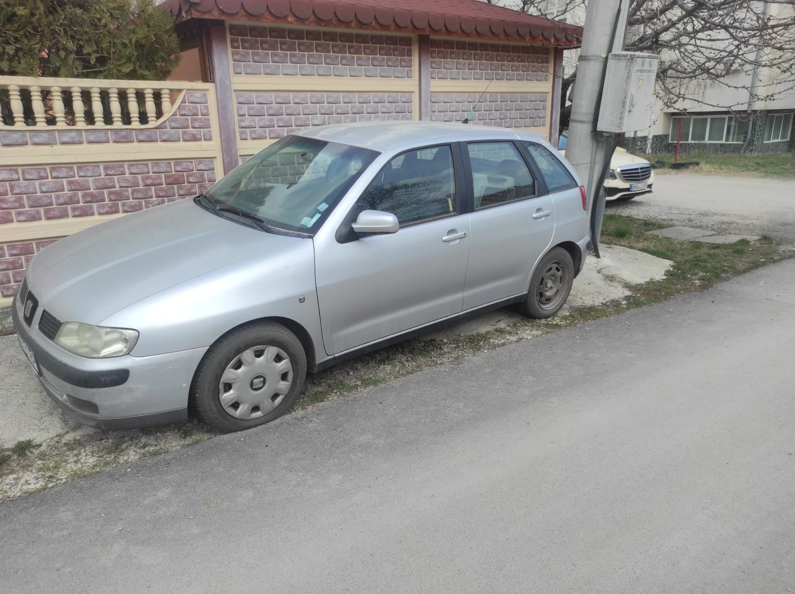 Seat Ibiza 1.4, снимка 2 - Автомобили и джипове - 53994039