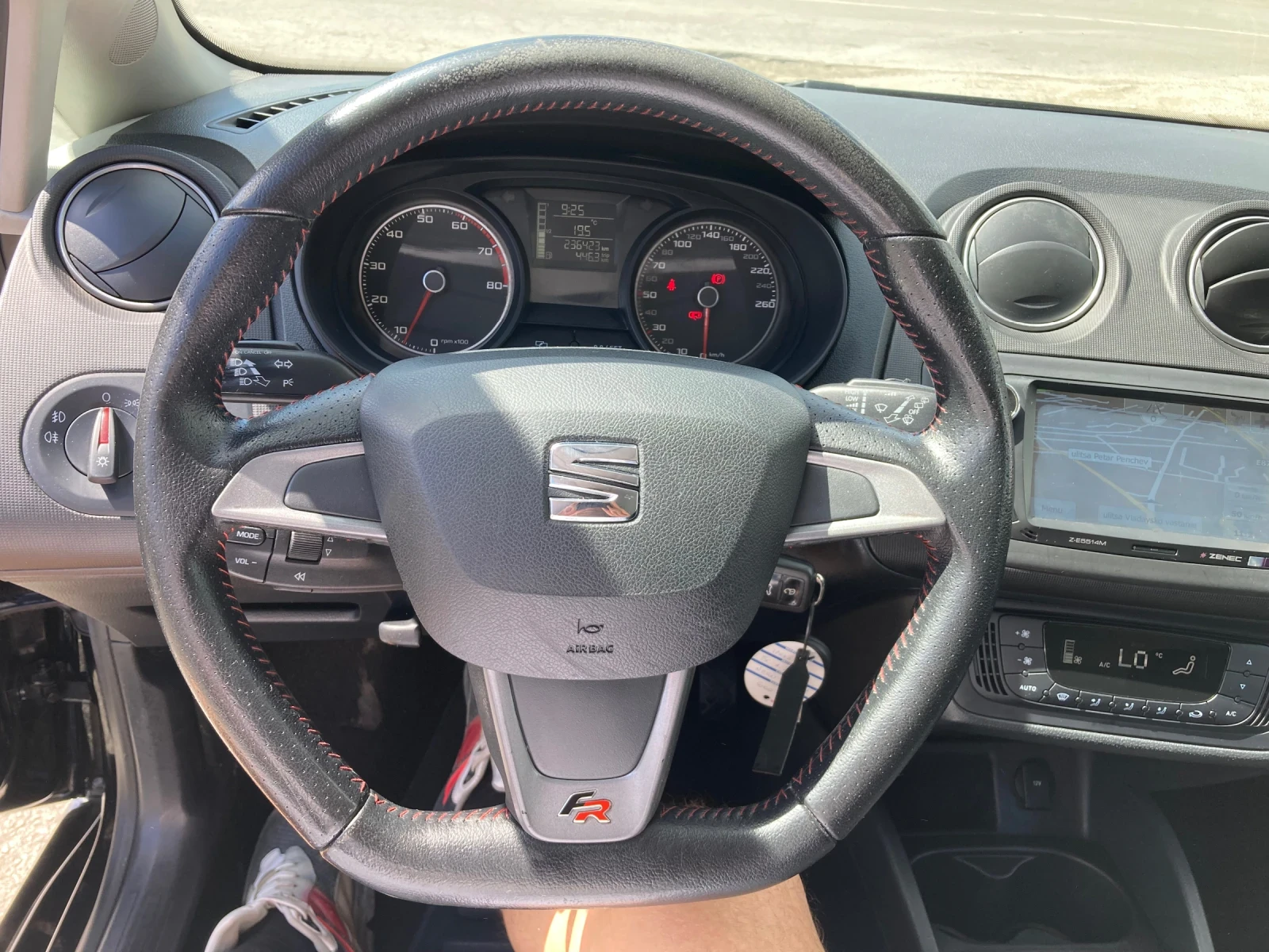 Seat Ibiza 1.2 TSi 105 ks FR feis evro 5B, снимка 13 - Автомобили и джипове - 54081134