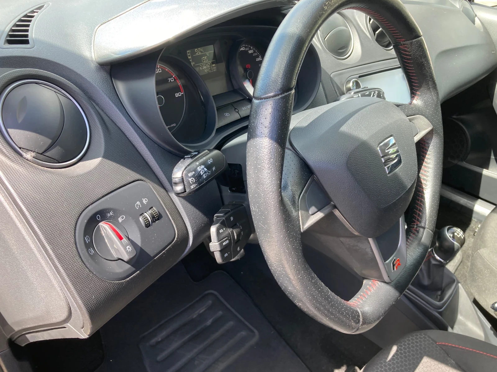 Seat Ibiza 1.2 TSi 105 ks FR feis evro 5B, снимка 11 - Автомобили и джипове - 54081134