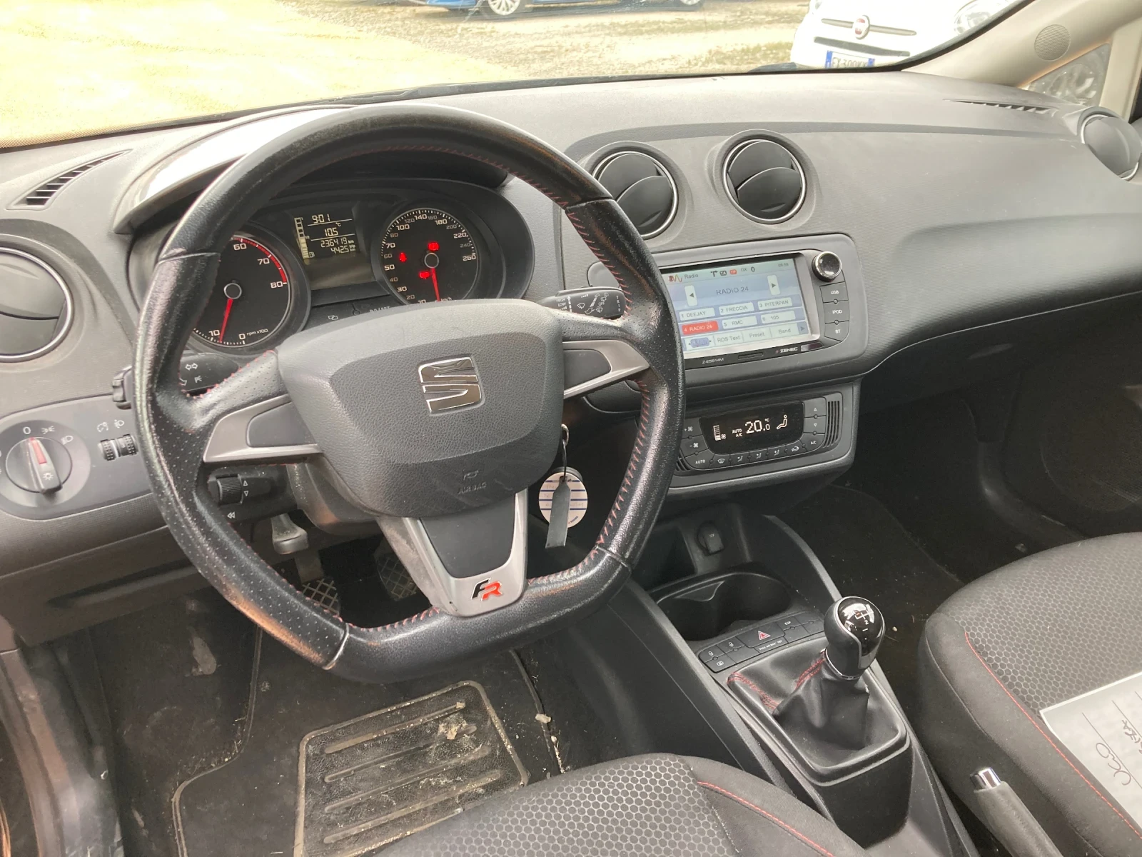 Seat Ibiza 1.2 TSi 105 ks FR feis evro 5B, снимка 8 - Автомобили и джипове - 54081134