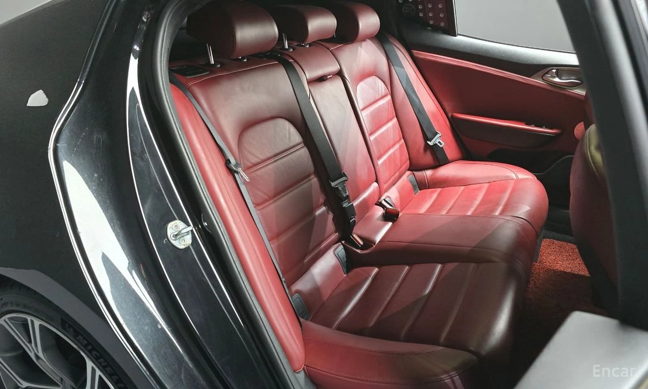 Kia Stinger * 3.3t* 2WD* GT* ПОДГРЕВ* ОБДУХВАНЕ* HUD* , снимка 12 - Автомобили и джипове - 54460281