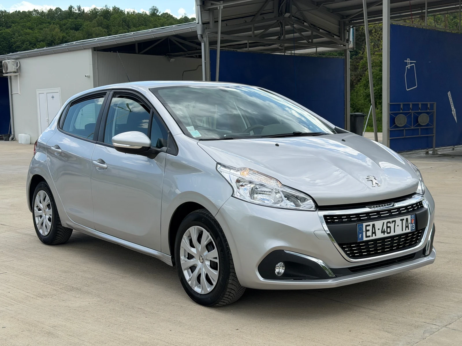 Peugeot 208 1.2i* EURO6* 90000км, снимка 3 - Автомобили и джипове - 54575638