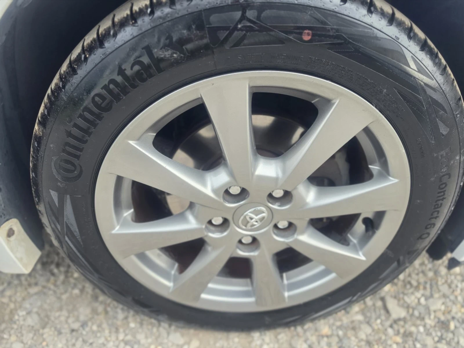 Toyota Avensis 2.0i Бензин Автоматик, снимка 13 - Автомобили и джипове - 54652044