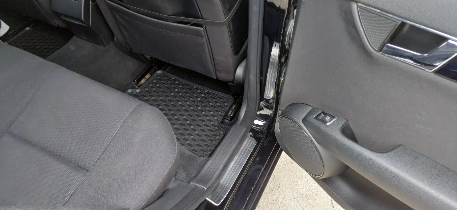 Mercedes-Benz C 220 CDI 136k, снимка 8 - Автомобили и джипове - 55002396