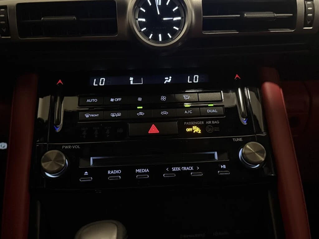 Lexus IS 300 F-SPORT* AWD* КОЖА* ПОДГРЕВ* ОБДУХВАНЕ* КАМЕРА* , снимка 12 - Автомобили и джипове - 55558566