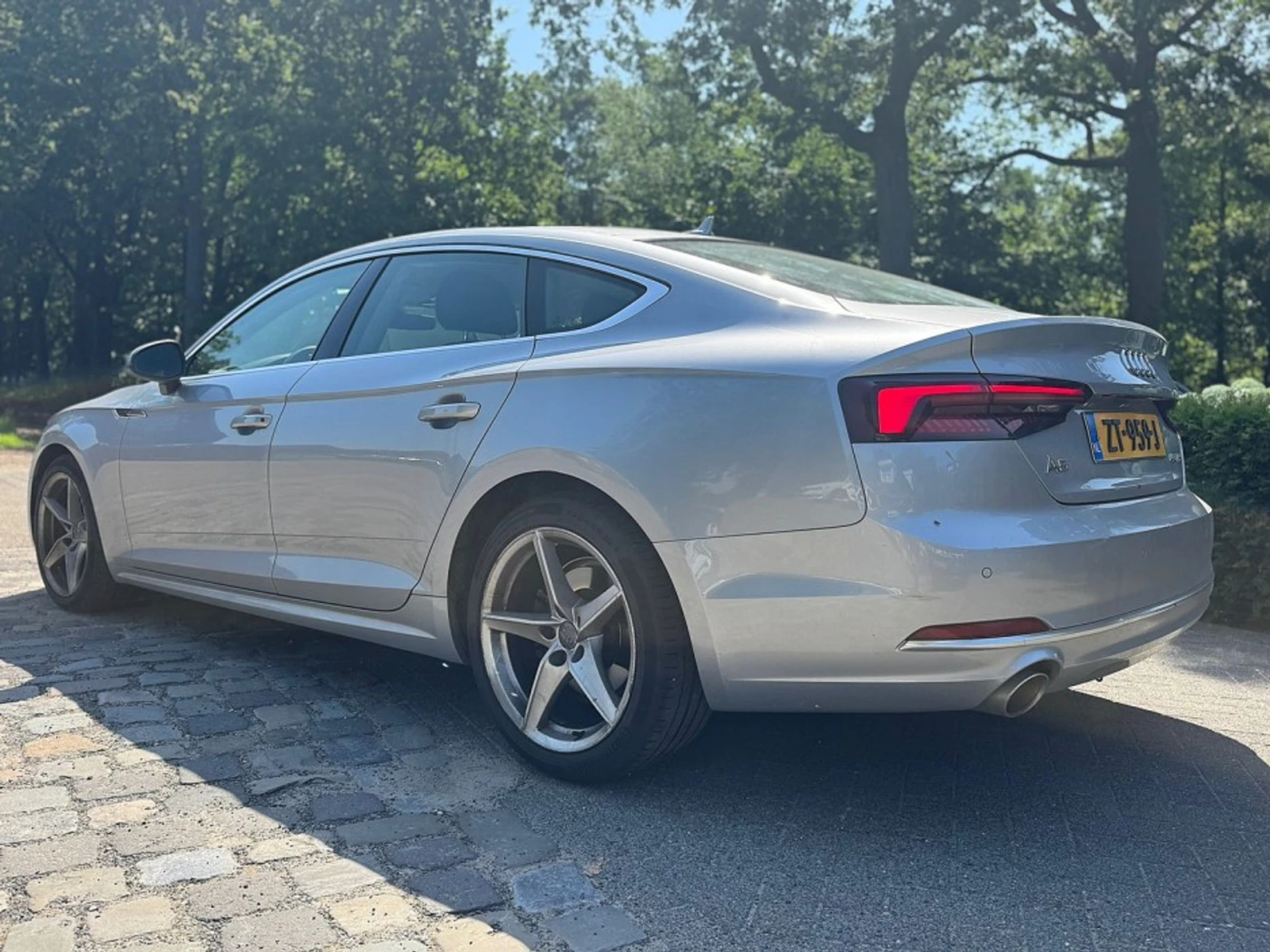 Audi A5 Sportback 40 TFSI Design, снимка 4 - Автомобили и джипове - 55614252