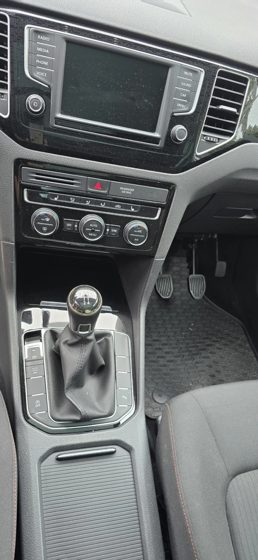 VW Golf Sportsvan 1.6 TDI 116к.с., снимка 10 - Автомобили и джипове - 55630554