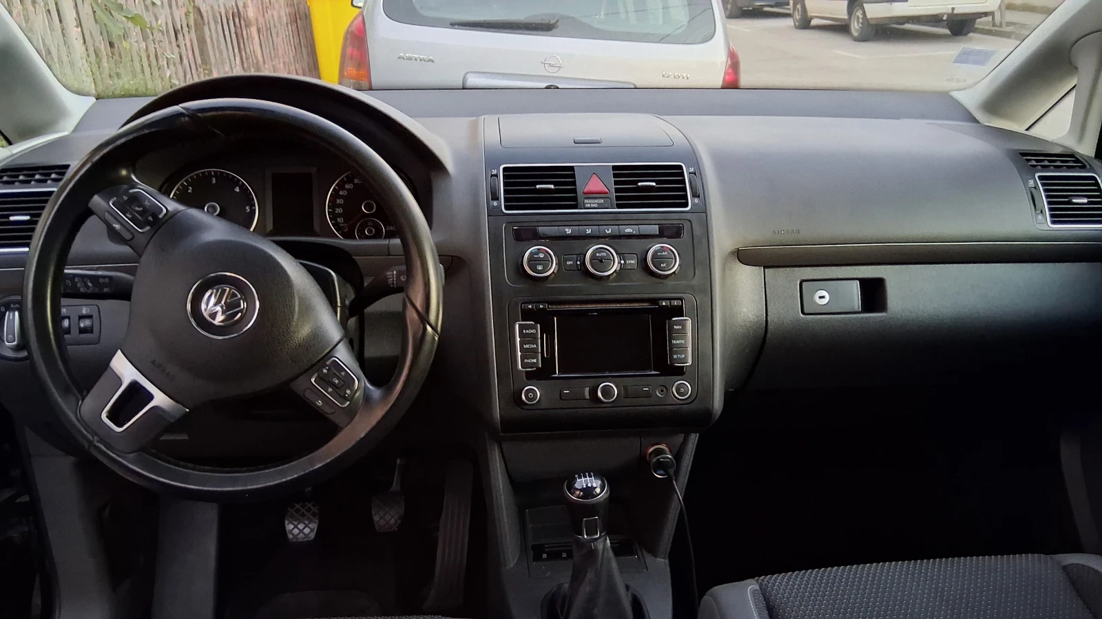 VW Touran, снимка 7 - Автомобили и джипове - 55975673