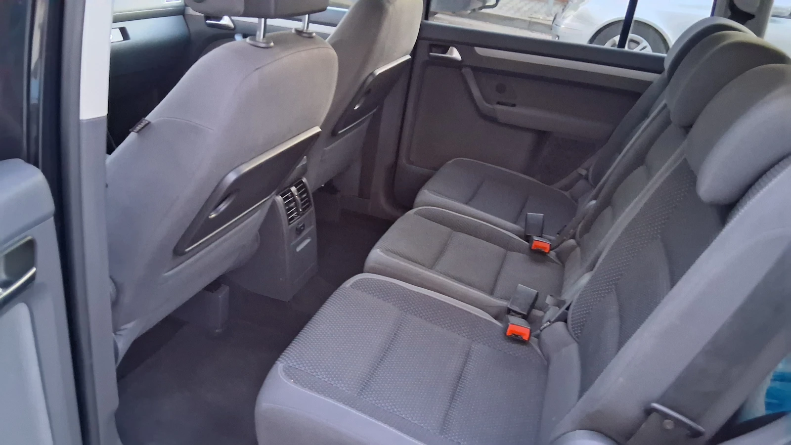 VW Touran, снимка 8 - Автомобили и джипове - 55975673